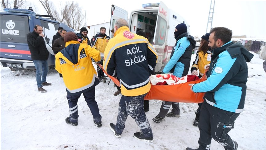 Kars'ta Sağlık Ekipleri Karla Kaplı Dağları Geçerek Hastalara Yardım Ediyor