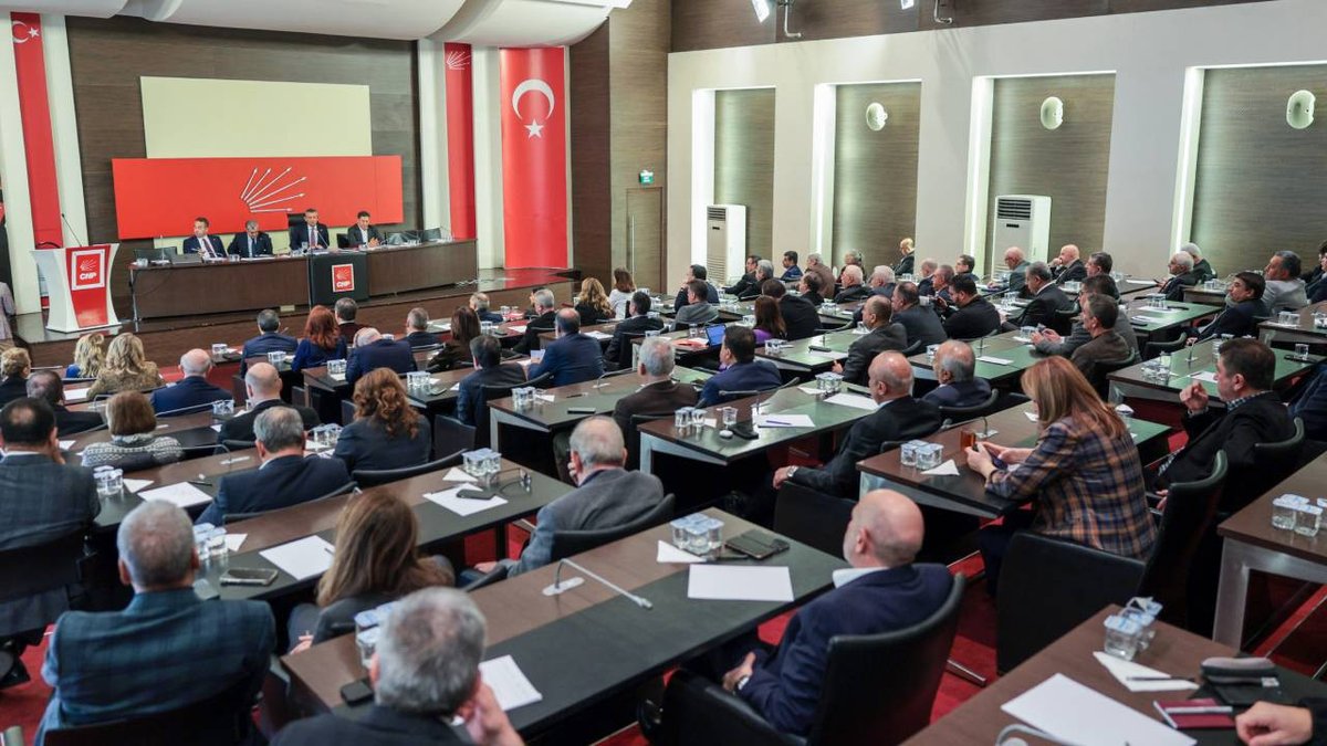 Özel'den Vekillere: Yarın Seçim Var Gibi Çalışın