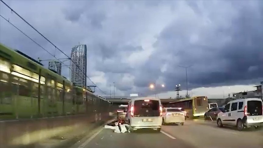 Bursa'da Ticari Araç ile Motosikletin Çarpışma Anı Kamerada