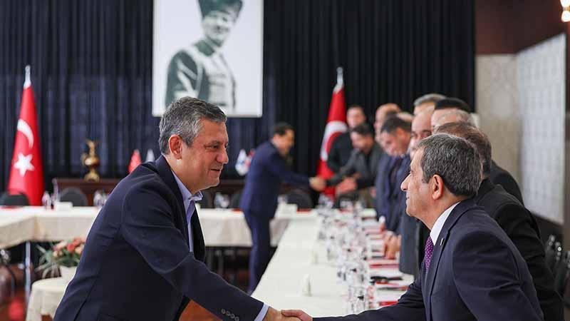 Özgür Özel, İl Başkanları ve Düşünce Liderleriyle Buluştu