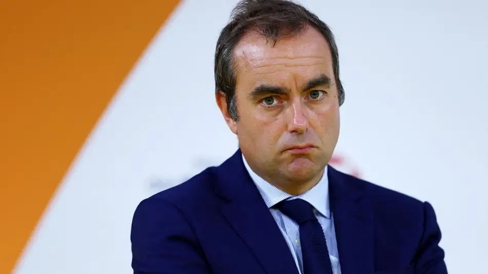 Fransa’da Siyasi İstikrarsızlık: Macron’un 7. Başbakanı Ama Erken Seçim Yine Kapıda