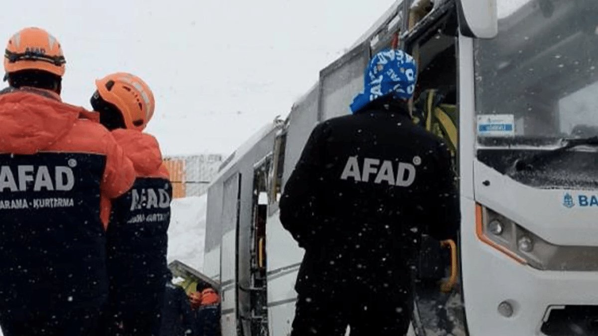 Kayseri'de Cenaze Araçları Kaza Geçirdi: 22 Kişi Yaralandı