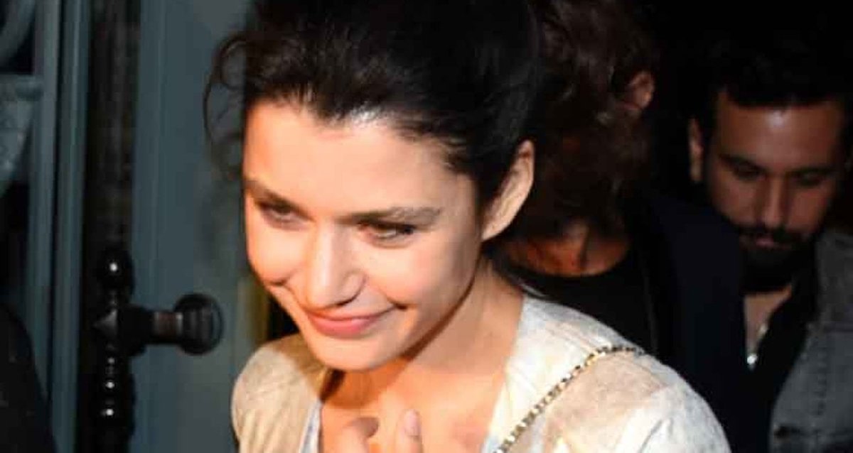 Beren Saat Müzik Sektörüne Giriş Yaptı