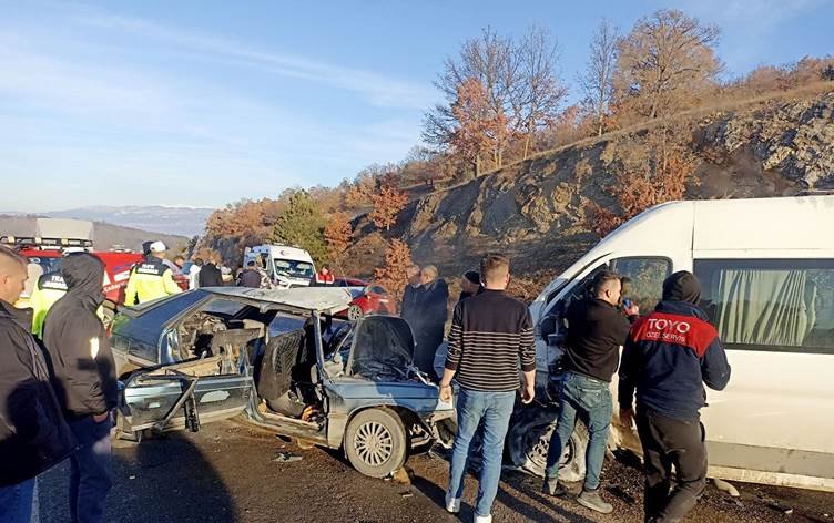 Öğrenci Taşıma Aracıyla Araç Çarpıştı: 1 Kayıp, 4 Yaralı