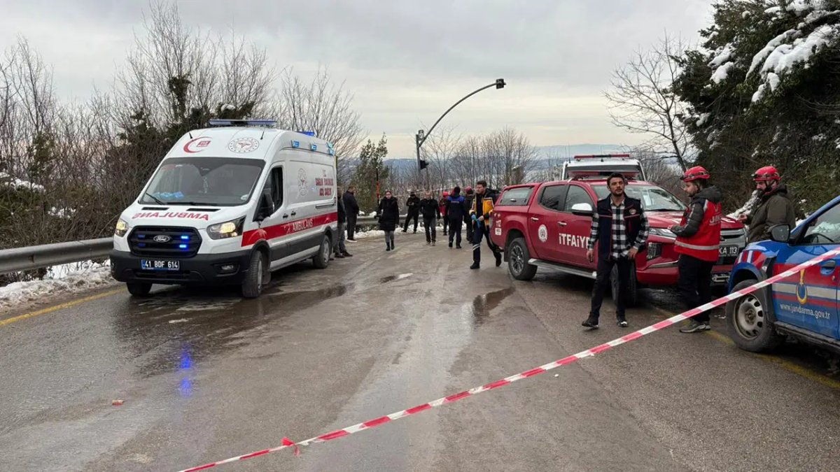 Son Gelişmeler... Kocaeli'de Belediye Otobüsü Kaza Geçirdi: Yaralılar Bulunuyor