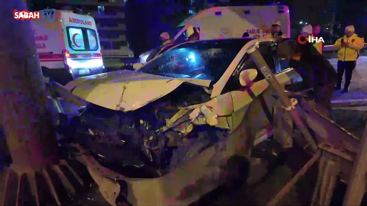Ümraniye'de Alkol Etkisi Altındaki Sürücü Bariyerlere Çarptı: 2 Yaralı