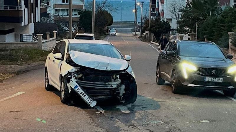 Ordu'da İki Araç Çarpıştı; İki Kişi Yaralandı