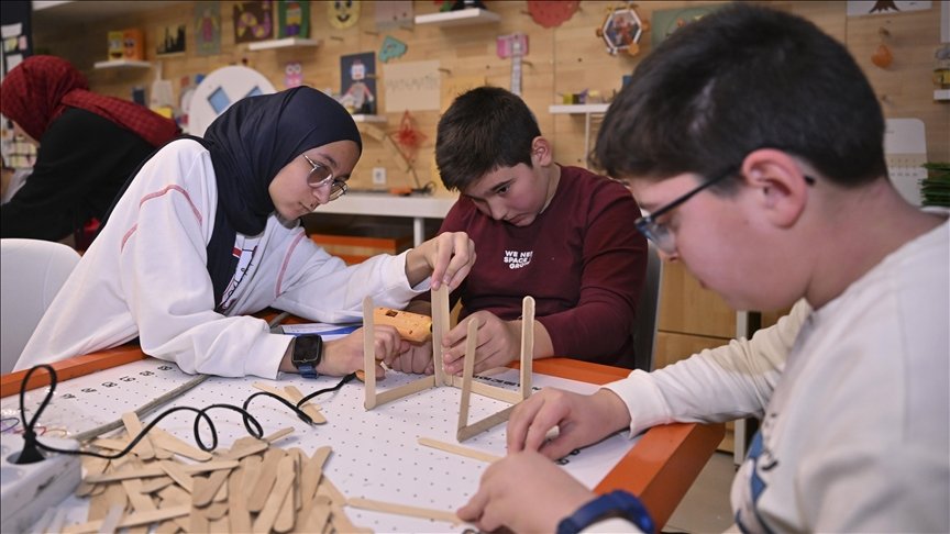 Bilim Merkezi Kış Programı" Öğrenciler İçin Hem Eğlenceli Hem Eğitici