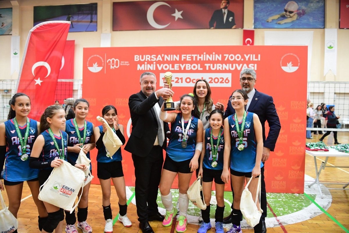 Mini Voleybol Turnuvasında Ödüller Sahiplerine Verildi
