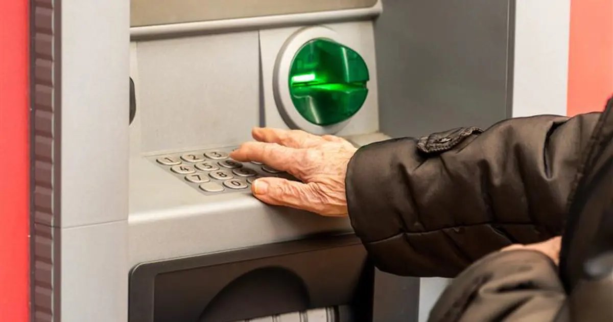 Banka "Konuşma Biçimin Uygun Değil" Dedi, Yaşlı Kadına Aylık Vermedi