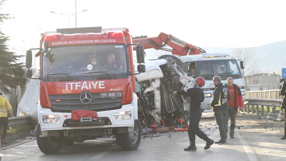 Samsun'da Meydana Gelen Zincirleme Trafik Kazası: 1 Ölü, 3 Yaralı