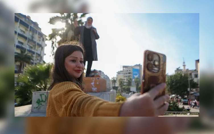 Lazkiye'de Kadın Çalışanlara Makyaj Uygulama Yasağı Getirildi