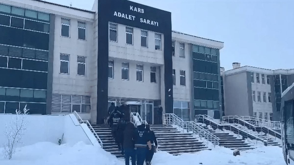 Kars’ta Fuhuş Baskını: 21 Kadın Kurtarıldı, 12 Şahıs Gözaltında