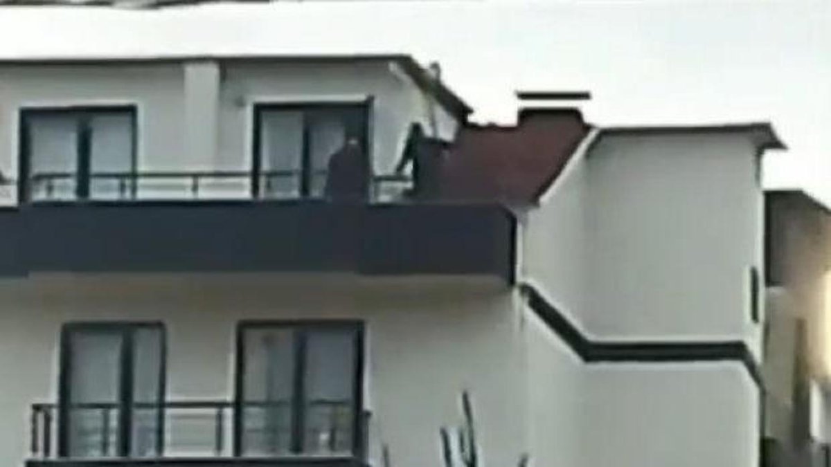FETÖ Kaçak Üsteğmeni Çatıda Yakalandı, İhraç Edildi