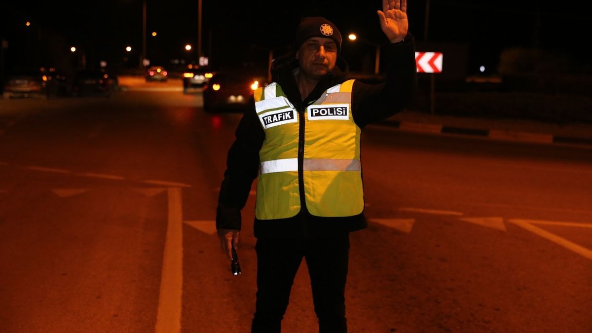 Güvenlik Ve Trafik Kontrolleri: 7 Birey Gözaltına Alındı, 302 Şoföre Ceza Uygulandı