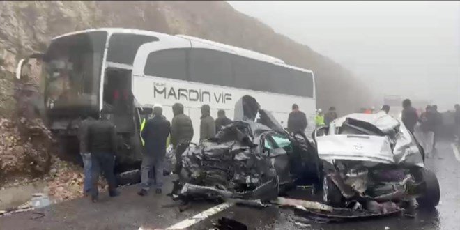 Otoyolda Çatışma Ortaya Çıktı: İki Kişi Hayatını Kaybetti, On Yaralı