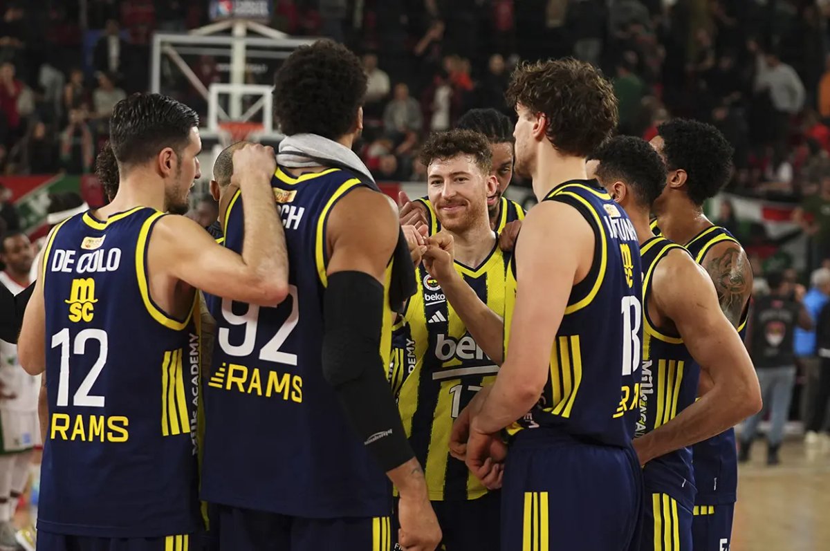 Fenerbahçe, Dış Sahada Karşıyaka'ya Büyük Bir Farkla Galip Geldi