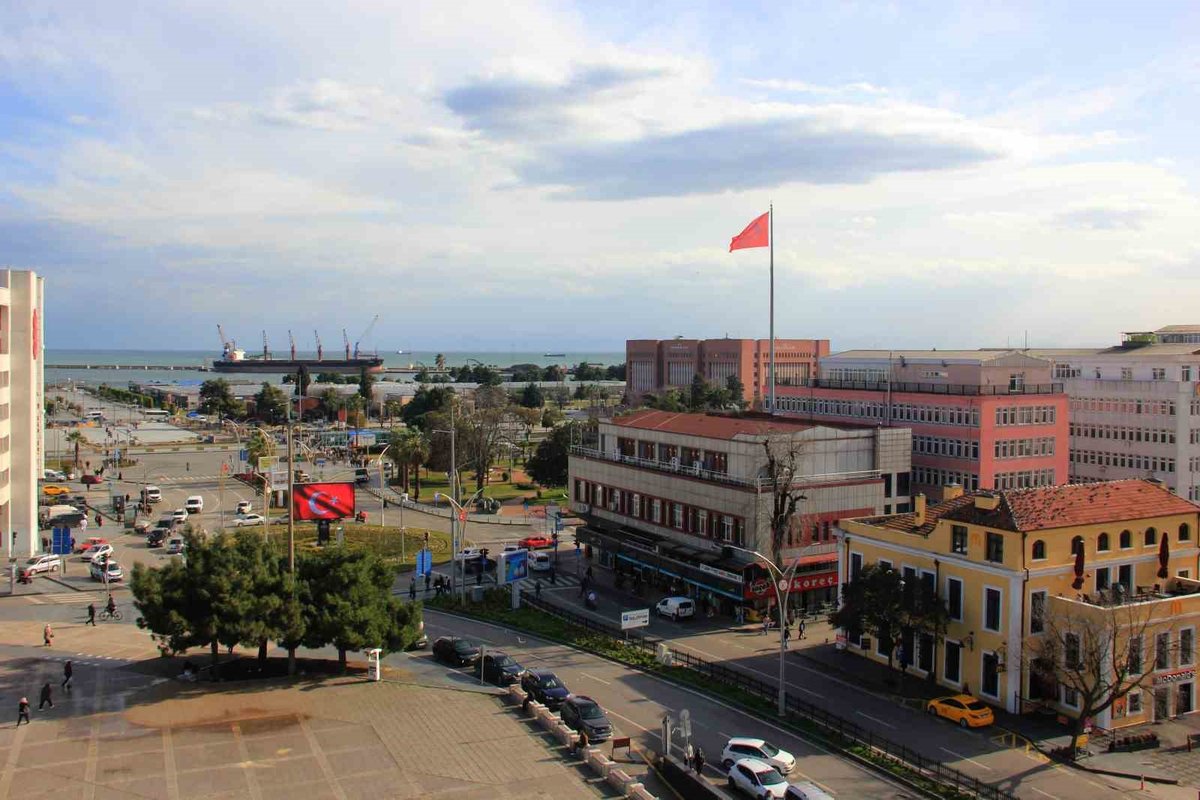 Samsun Üretimde Hız Kazanıyor: Hedef Hızlı Tren Ve Çevre Yolları