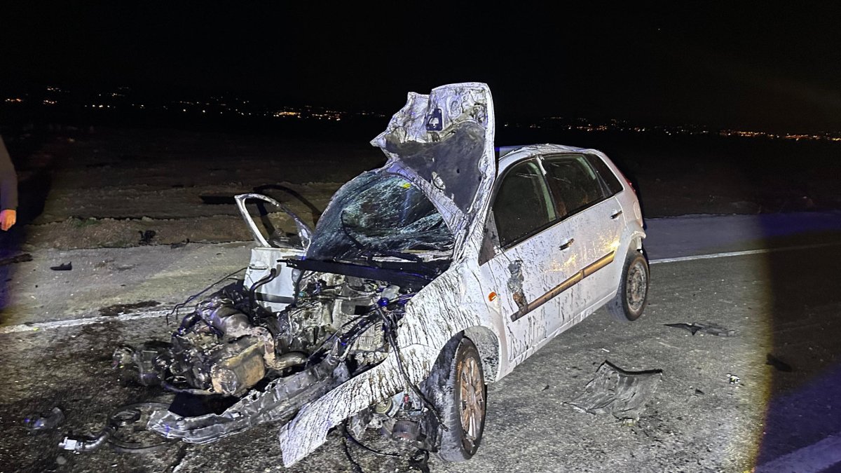 Adana'da İki Araç Çarpıştı: İki Kişi Yaralandı