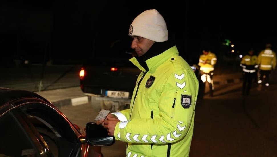 Girne'de Trafik Ve Güvenlik Kontrolü: 302 Sürücüye Ceza, 7 Gözaltı