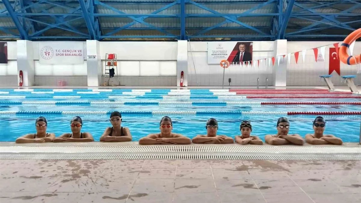 Bilecik'te Spor Okullarında Yüzme Antrenmanları Devam Ediyor