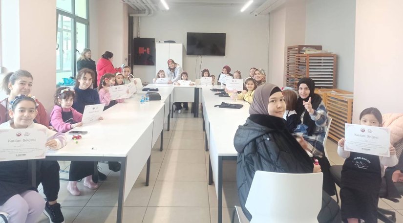 Anne Ve Çocuklarımız, Fındıkzade KARINCA Atölyesinde Hayal Güçlerini Tasarımlara Dönüştürüyor