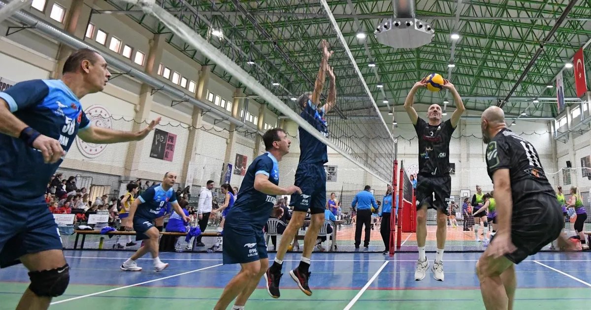 Bursa Osmangazi'de 700. Yıl Anısına Voleybol Müsabakası
