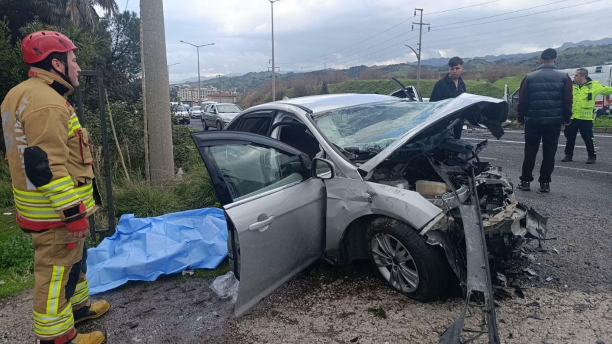 Manisa'da Feci Kaza: Refüjü Geçen Araç 2 Hayat Aldı, 4 Yaralı