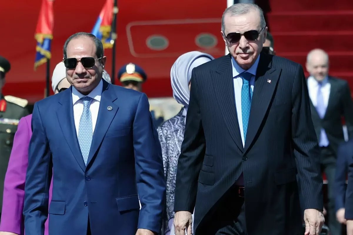 Tel Aviv ve Atina'da Endişe Yaratan Şok Edici Görüntü!