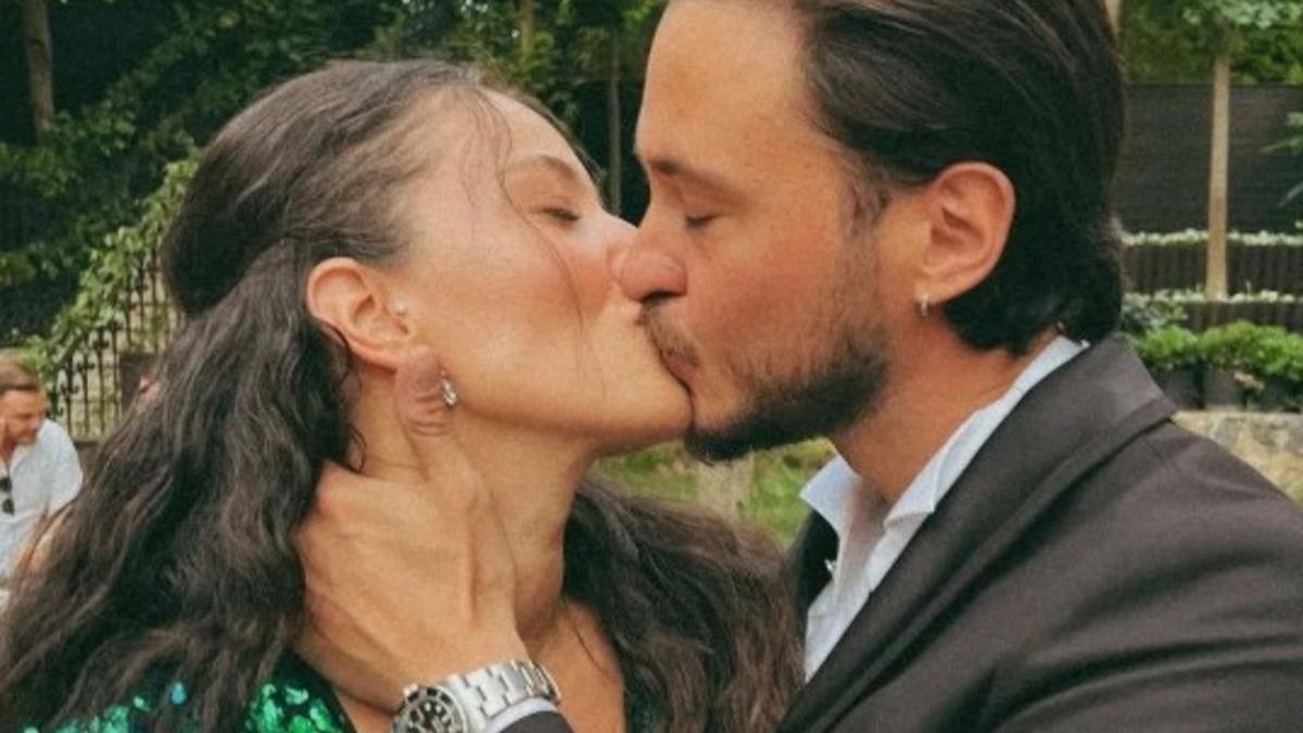 Pelin Akıl'ın Eski Eşi Anıl Altan, Aşkını Duyurdu Sonra Sildi!