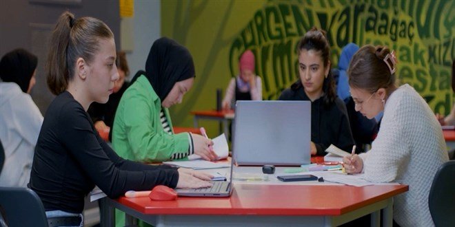 YÖK Duyurdu: Kadın Üniversite Öğrencileri Erkekleri Geçti