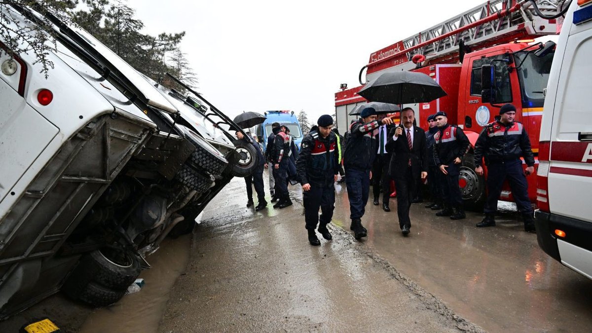 Isparta'da Cezaevi Servis Aracı Kaza Yaptı: 7 Kişi Yaralandı