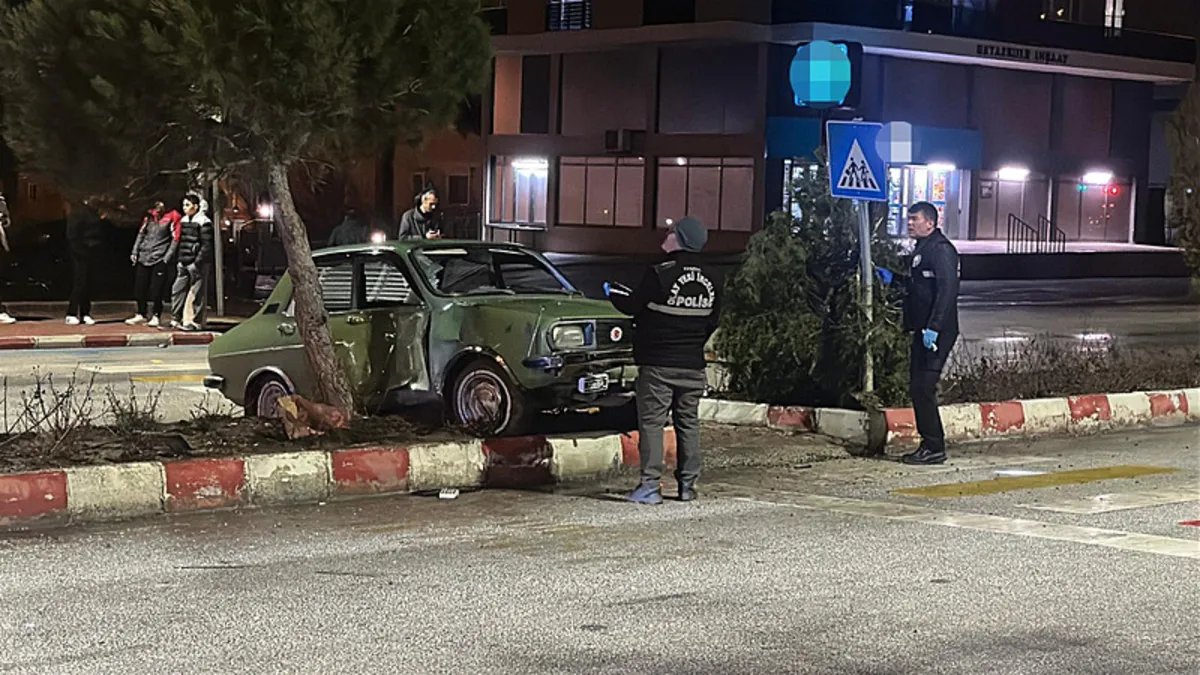 Burdur'da Korkunç Kaza: Araç Yaya Grubuna Çarptı, 3 Yaralı!