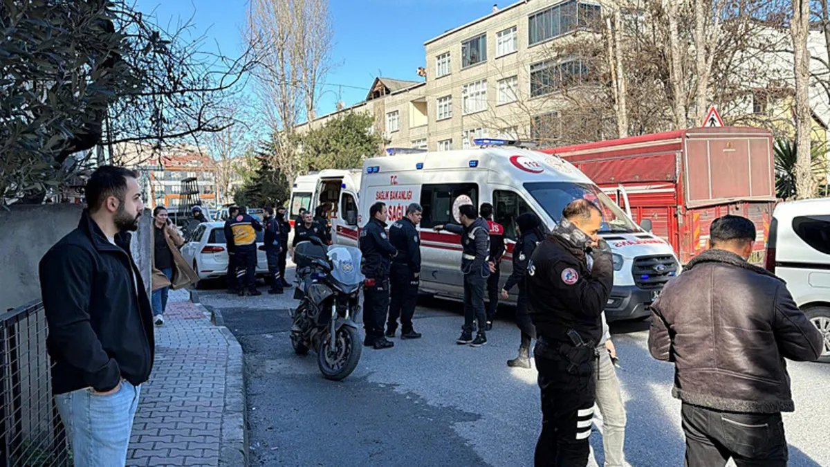 Küçükçekmece'de Bıçaklı Saldırı: 4 Polisle Birlikte 6 Yaralı