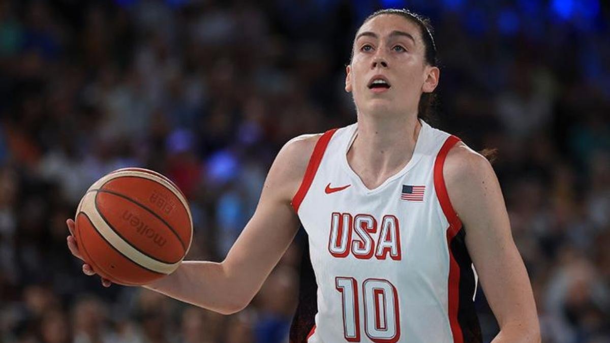 Breanna Stewart Fenerbahçe Opet'e Yeniden Katıldı