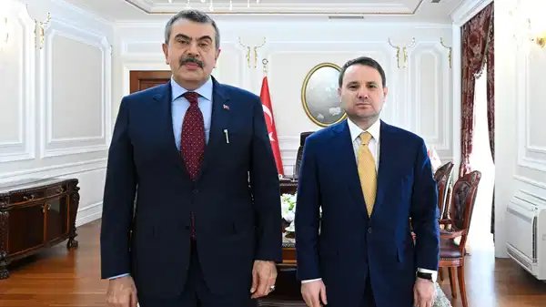 Yusuf Tekin'in İlgi Çeken Buluşma Anı Dikkatleri Üzerine Çekti