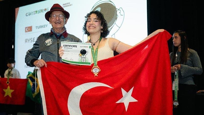 Hataylı Öğrenci Ayşe Naz, ABD Bilim Olimpiyatında Şampiyonluk Kazandı