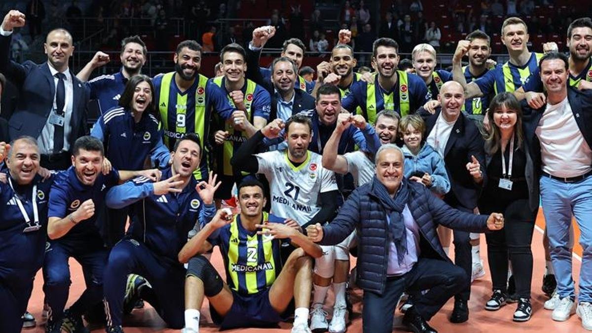 Fenerbahçe Voleybol Derbisinde Galatasaray'ı Set Almadan Yendi!