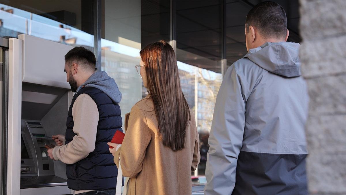 30 Yıldır Kendi Para Birimini Kullanan Ülke Euro'ya Geçiyor!