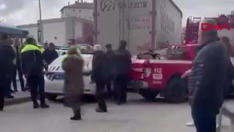 Korkunç Kaza... Tırın Altında Sıkışan Kadın Hayatını Kaybetti
