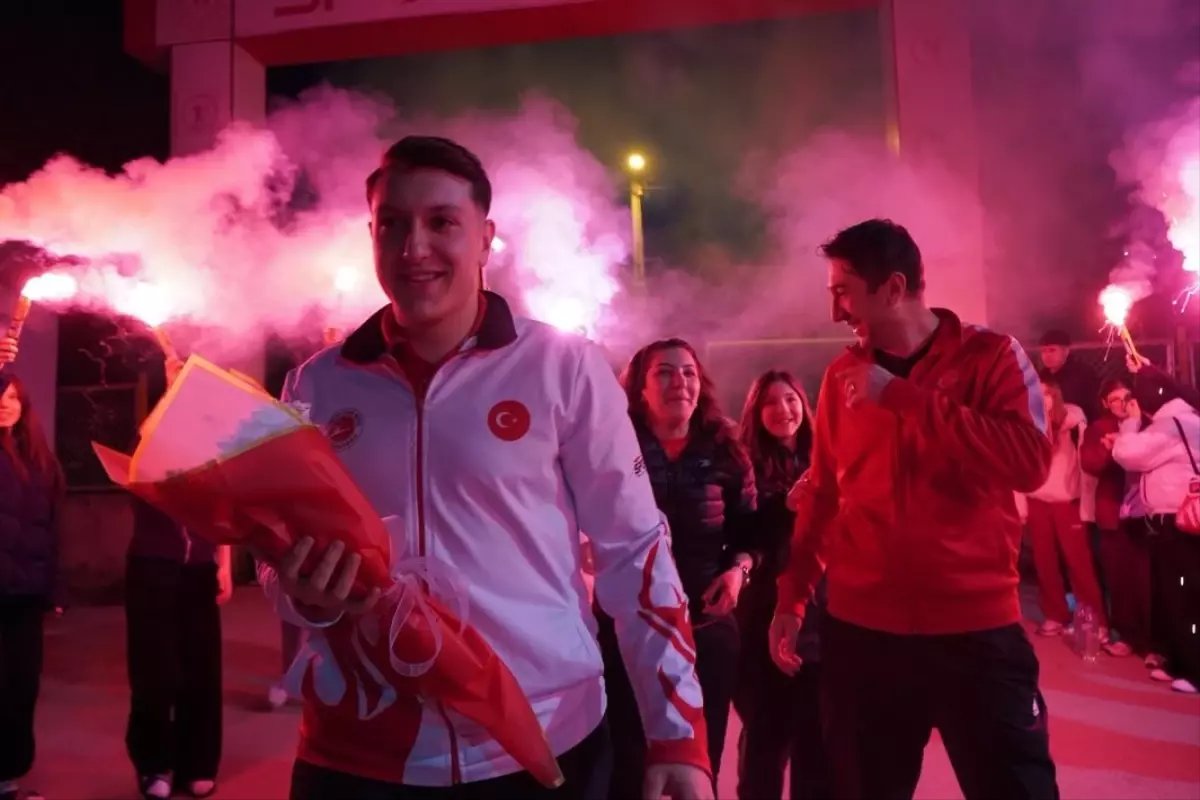 Altın Madalya Sahibi Kick Boks Şampiyonu Yiğit Erdoğan Bolu'da Ağırladı