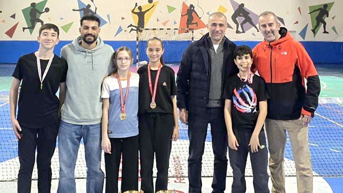 Osmancık Atatürk Ortaokulu Tenis Turnuvasında İki Kez Kazandı