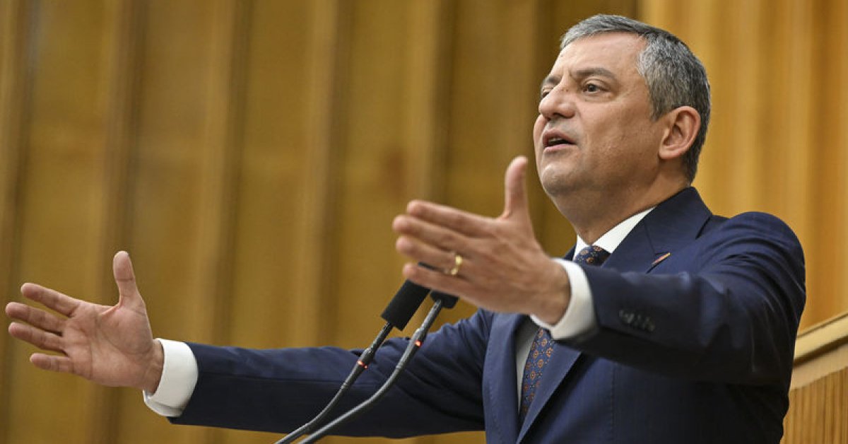 CHP Lideri Özel, Galatasaray'ı Başarılarından Dolayı Tebrik Etti