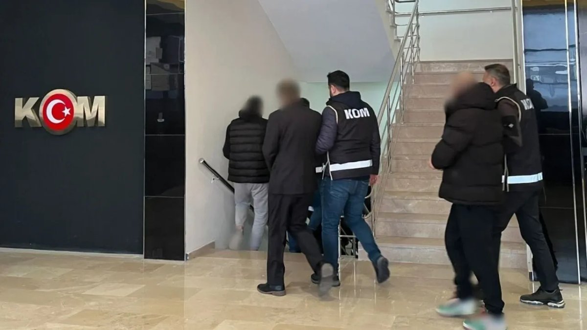 Kendilerini Emniyet Görevlisi Olarak Tanıtarak 5 Milyon Dolandırdılar!