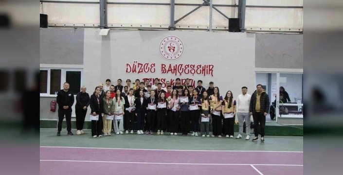 Düzce'de Tenis Şampiyonları Açıklandı Ve Belirlendi