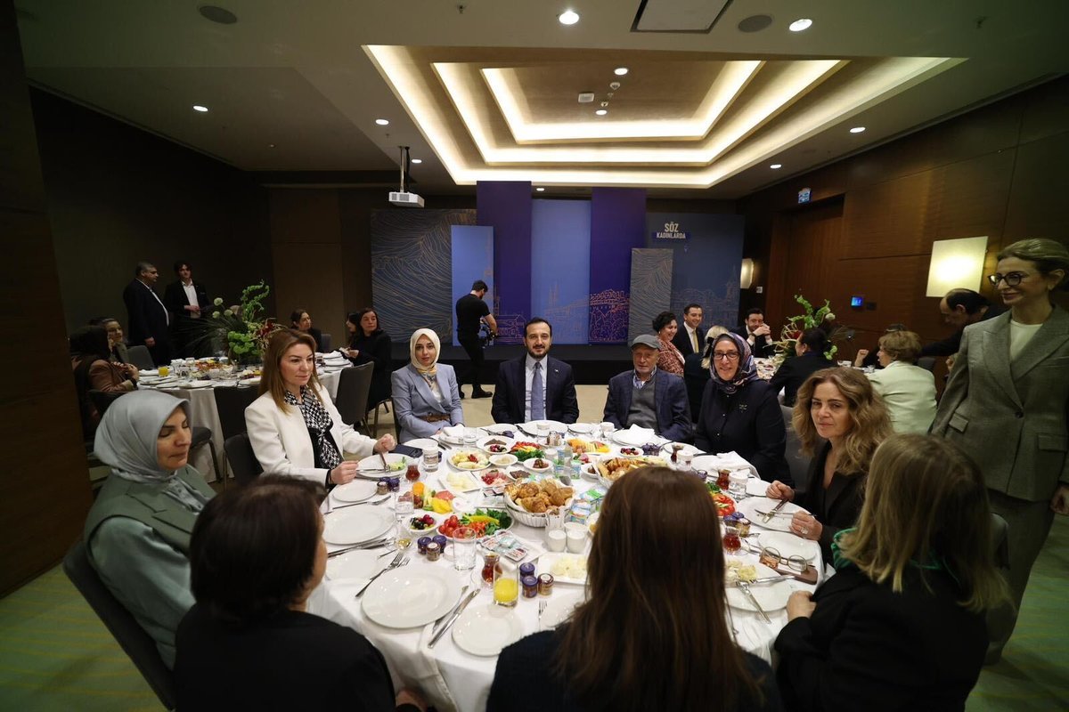 Kadınların Sesi: İş Dünyasındaki Kadınlar Toplantısı