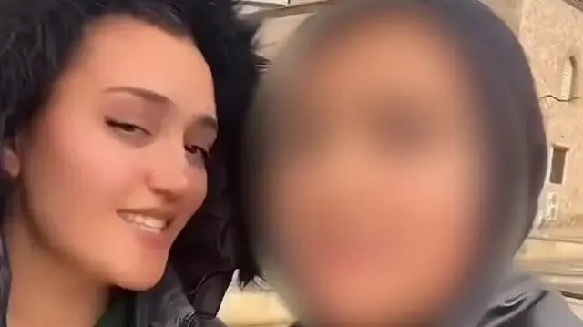 Oğluna Makyaj Yaptırıp Dans Ettiren Anneye Gelen Tepkiler