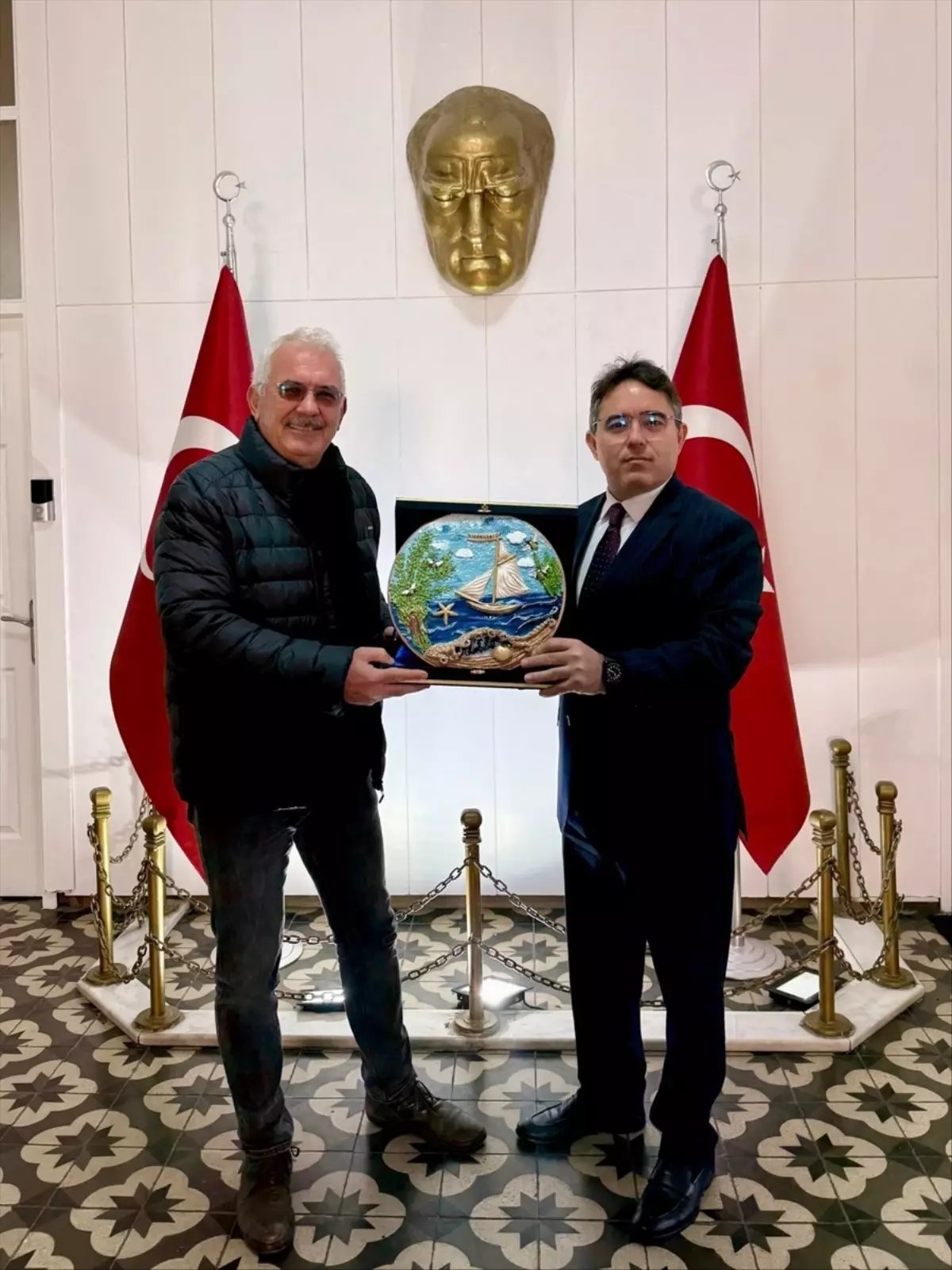 Marmaris Kaymakamı Kaya'dan Çevre Aktivistine Teşekkür Belgesi