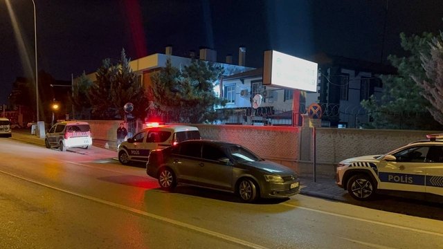 Polis Karakolunda Yaşanan Cinayet: Baba Oğluna Bıçak Vermiş