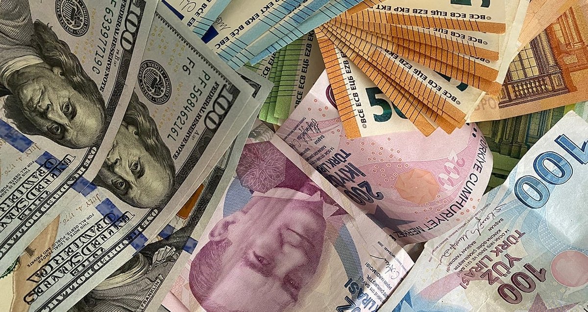 Döviz Kurlarında Yeni Seviye: Dolar 44, Euro 52 Lira Oldu